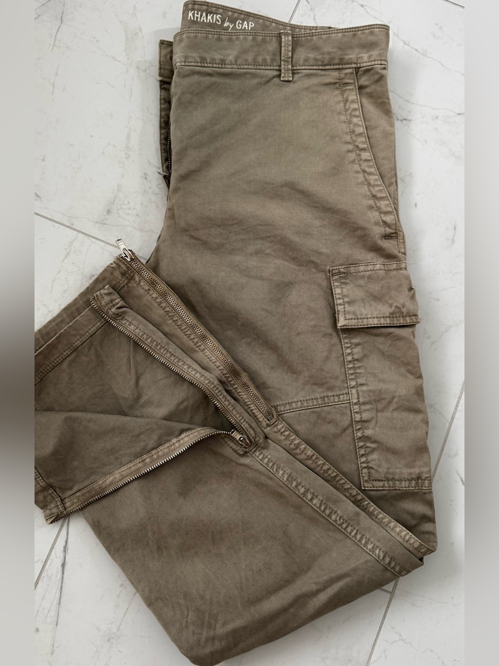 Gap Skinny Mini Cargo Khakis. Size 10R
